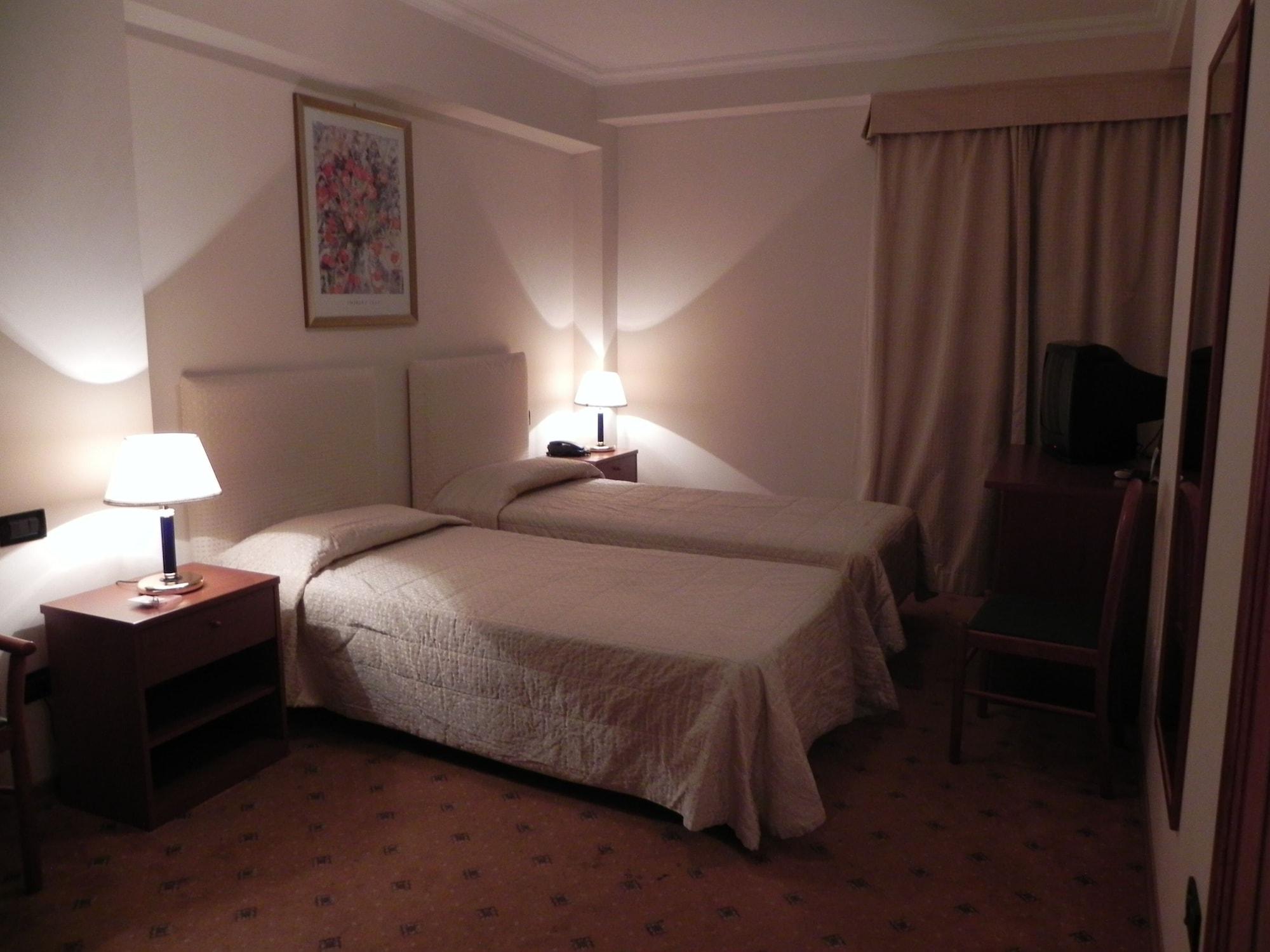 Hotel President Pomezia Room photo